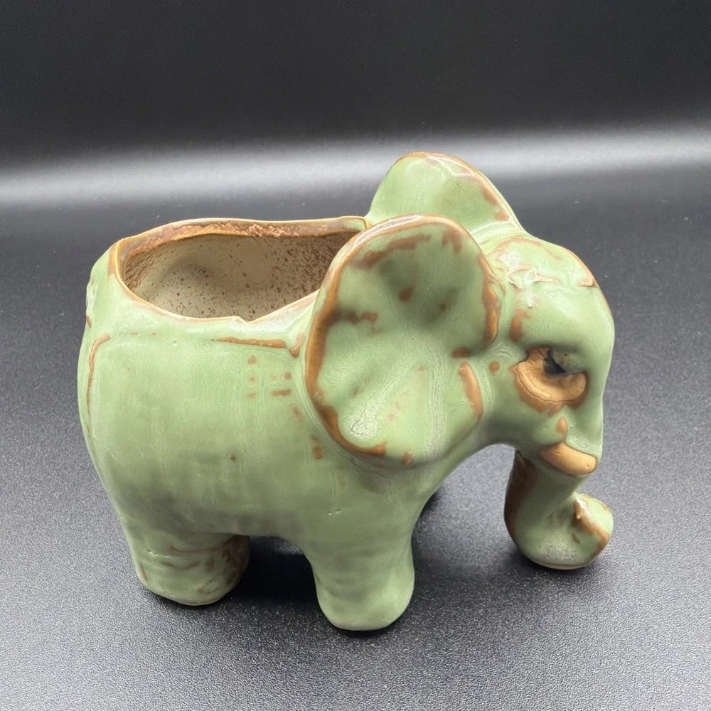Adorable Green Elephant Succulant Ceramic Planter Decor 3.75